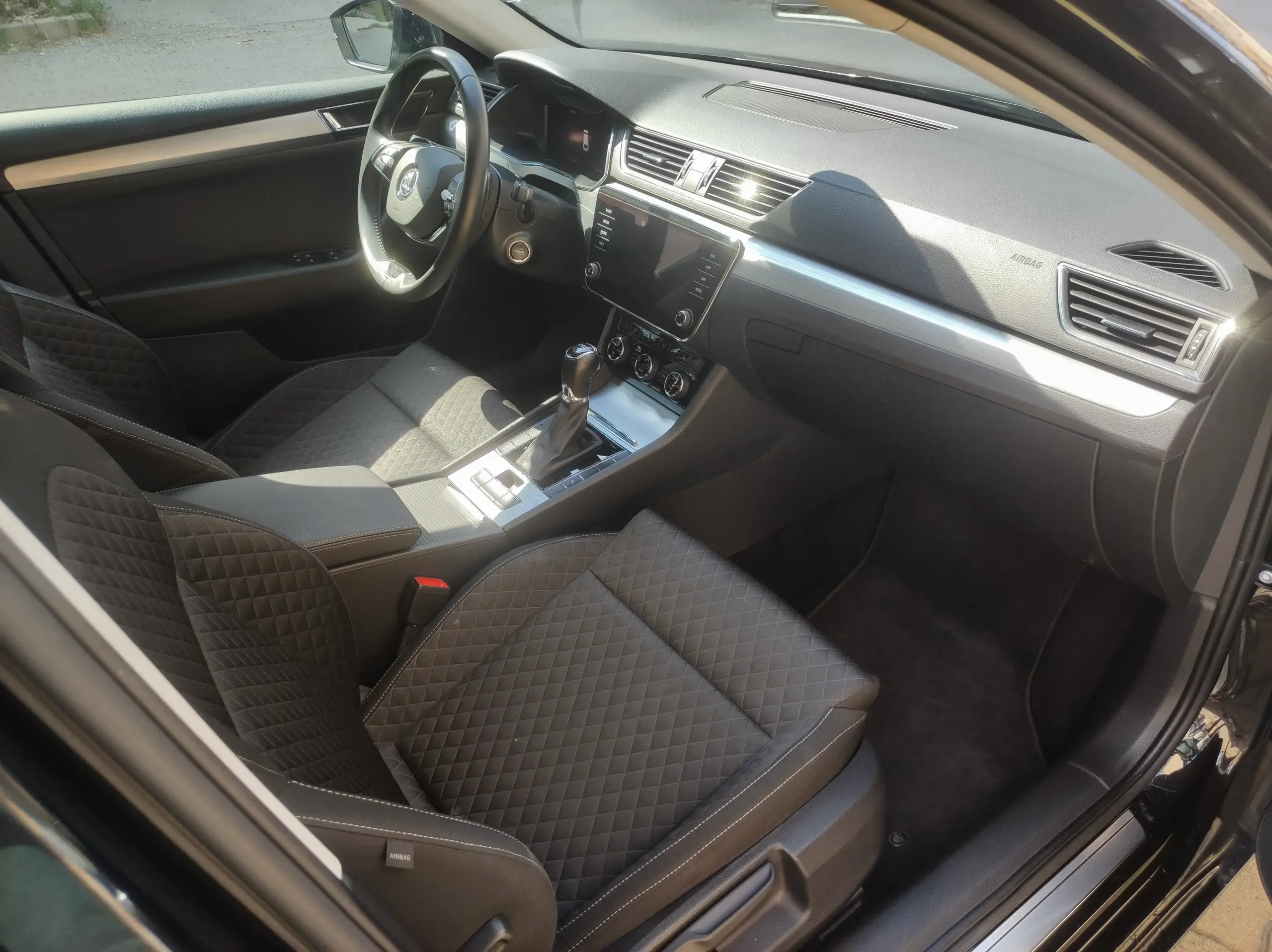 Škoda Superb Combi - Image 12
