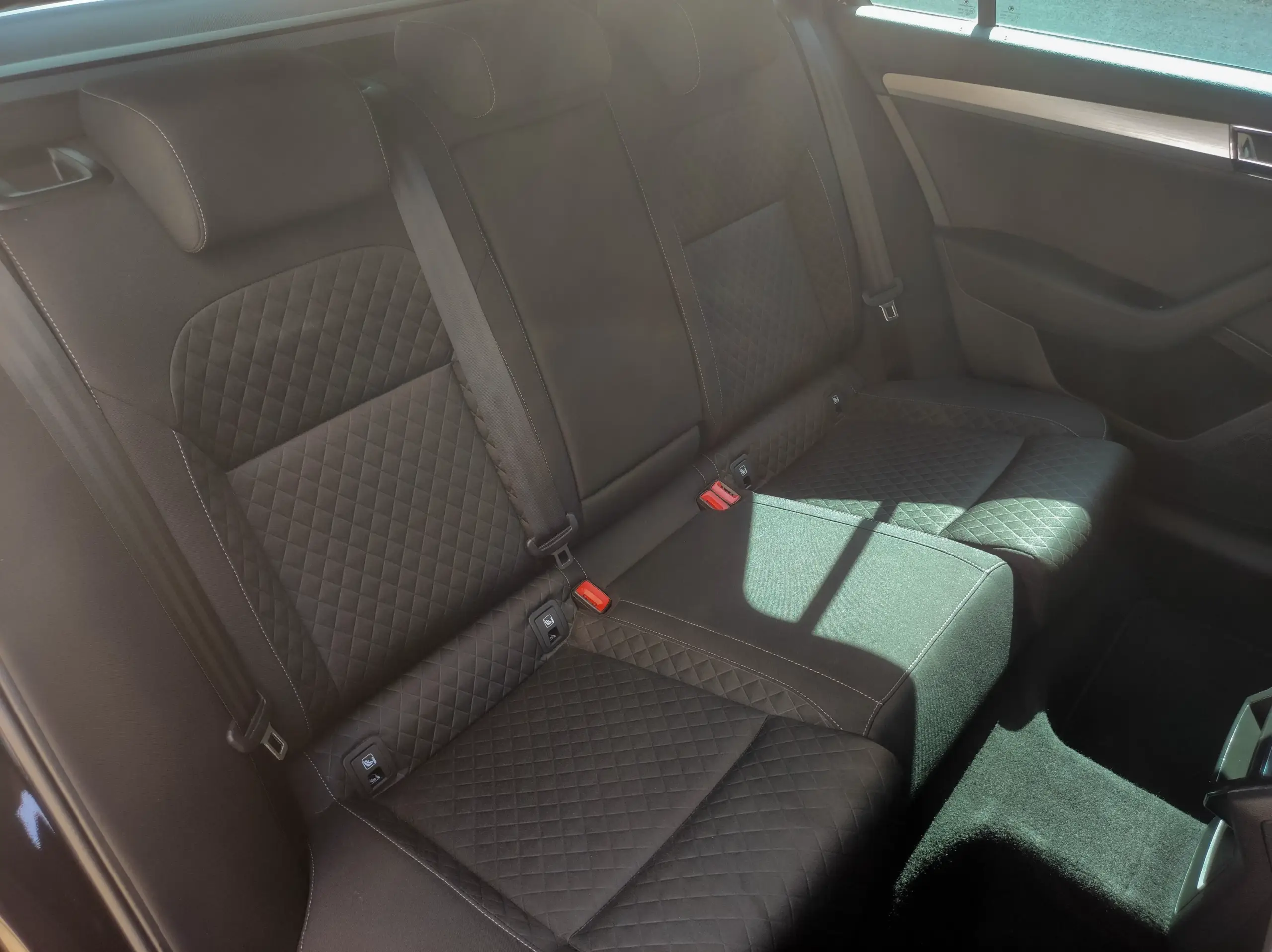 Škoda Superb Combi - Image 13
