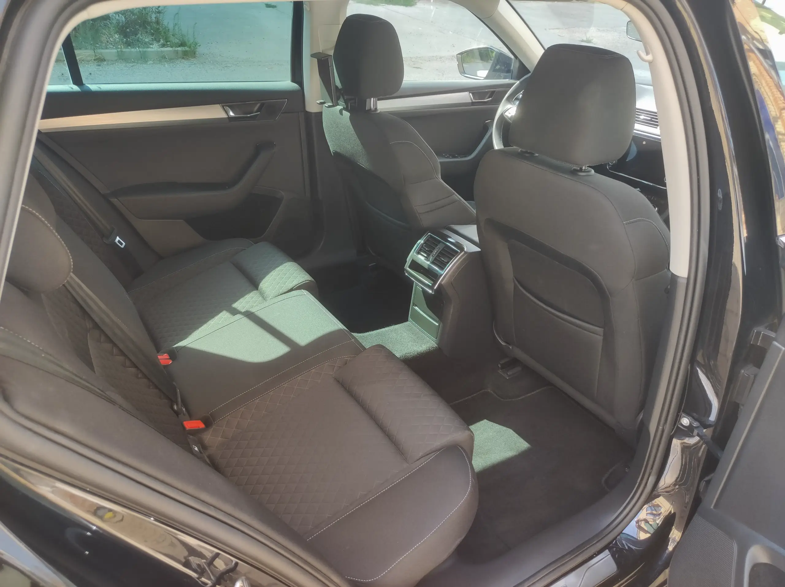 Škoda Superb Combi - Image 14