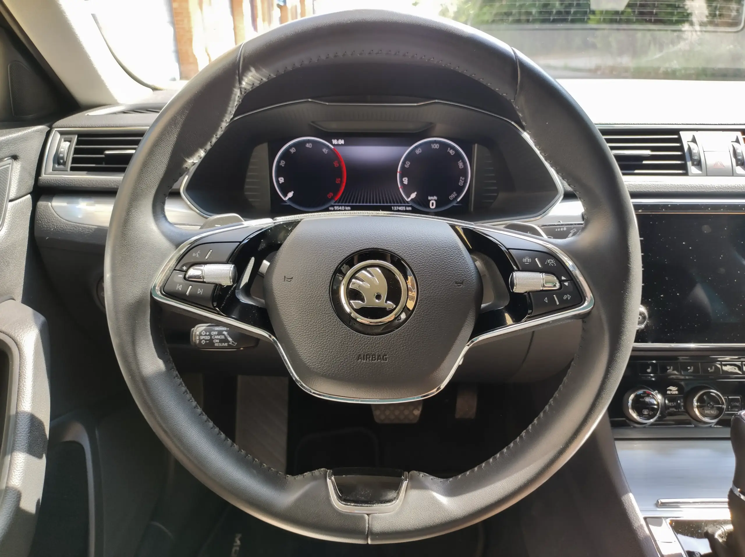 Škoda Superb Combi - Image 18