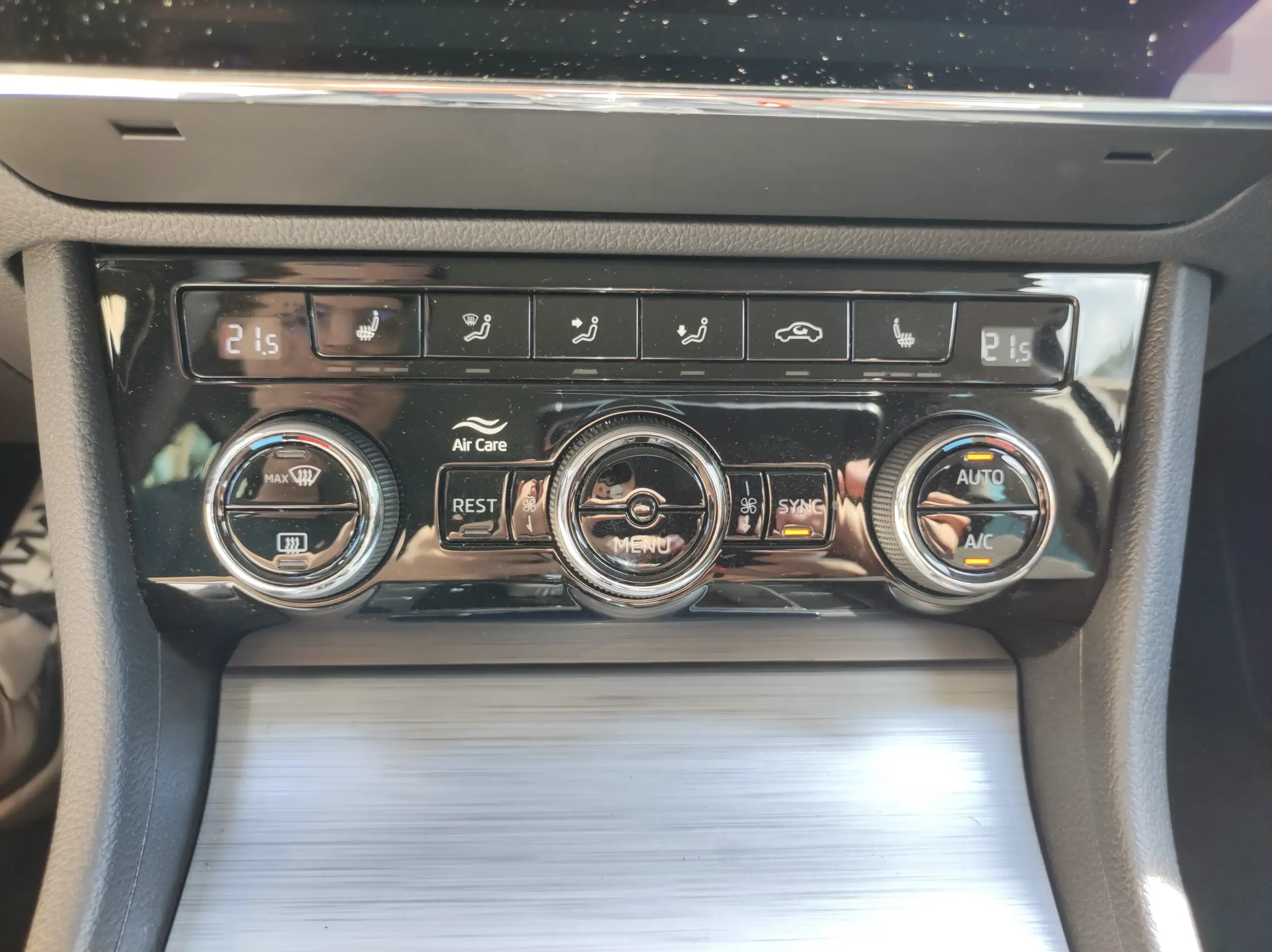 Škoda Superb Combi - Image 20