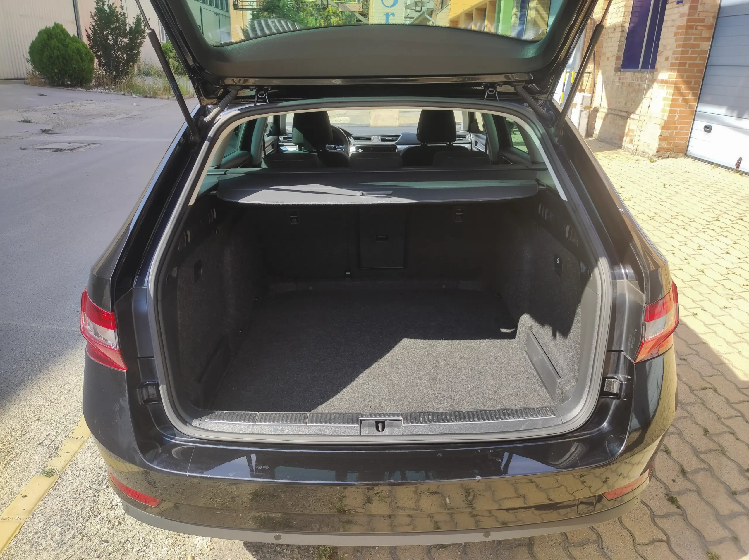 Škoda Superb Combi - Image 7