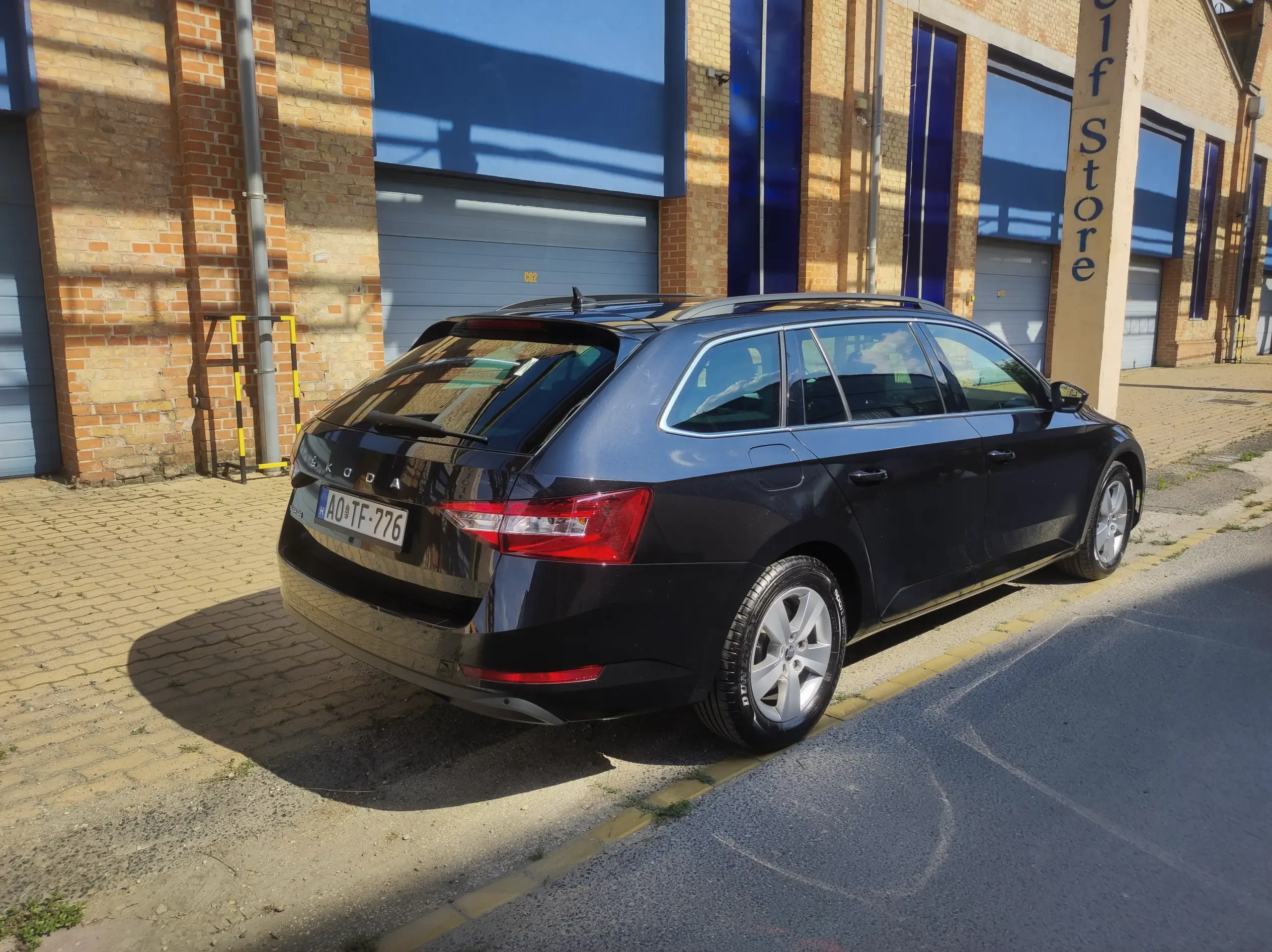 Škoda Superb Combi - Image 8